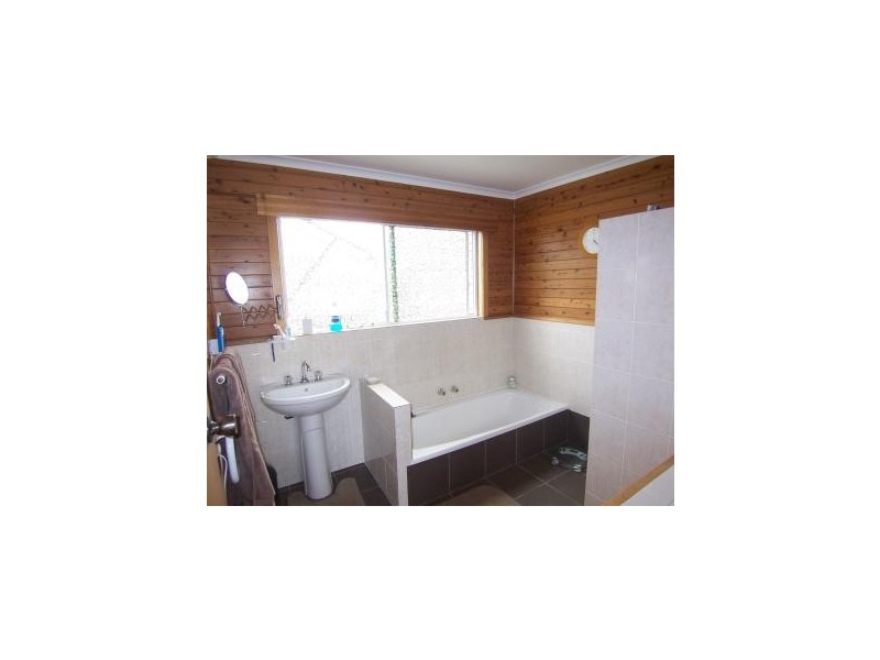 2A Simpson Street, Somerset TAS 7322