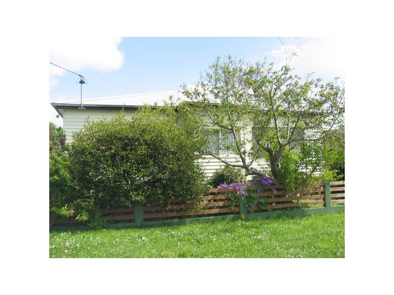 17 Athol Street, Somerset TAS 7322