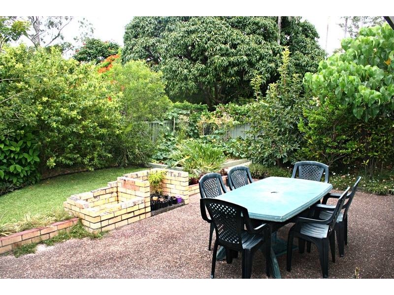 203 Mallawa Drive, Palm Beach QLD 4221