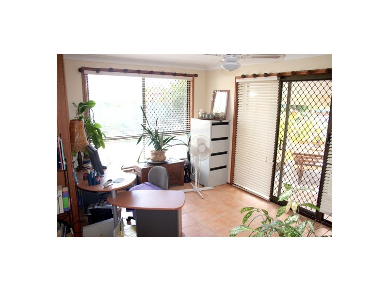 5 Foreshore Close, Elanora QLD 4221