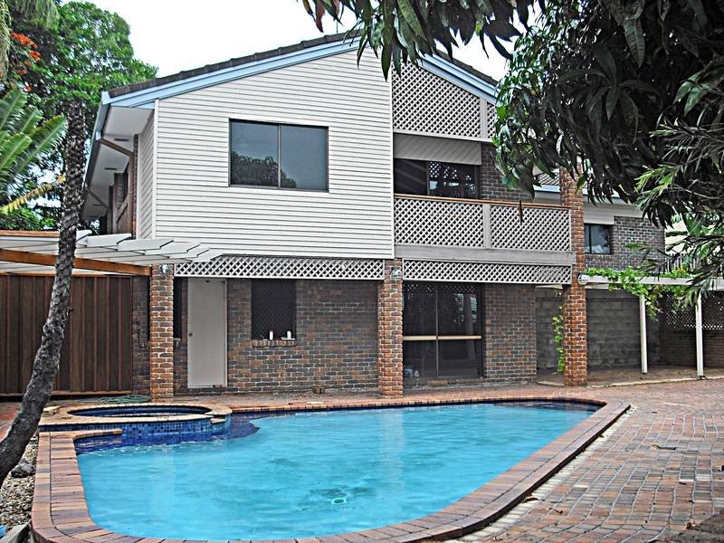 15 Oakwood Terrace, Palm Beach QLD 4221