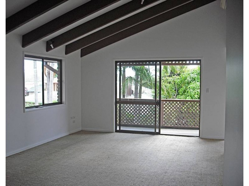 15 Oakwood Terrace, Palm Beach QLD 4221