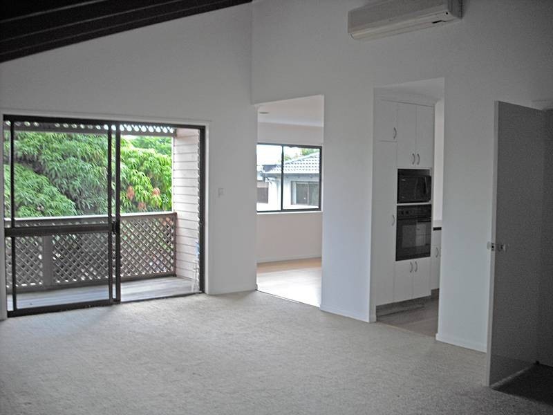 15 Oakwood Terrace, Palm Beach QLD 4221