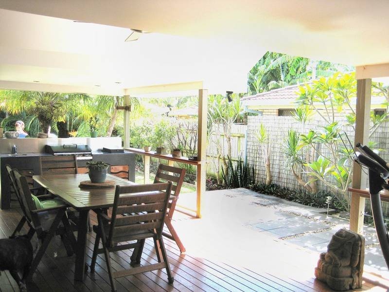 11 Sequioa Close, Elanora QLD 4221