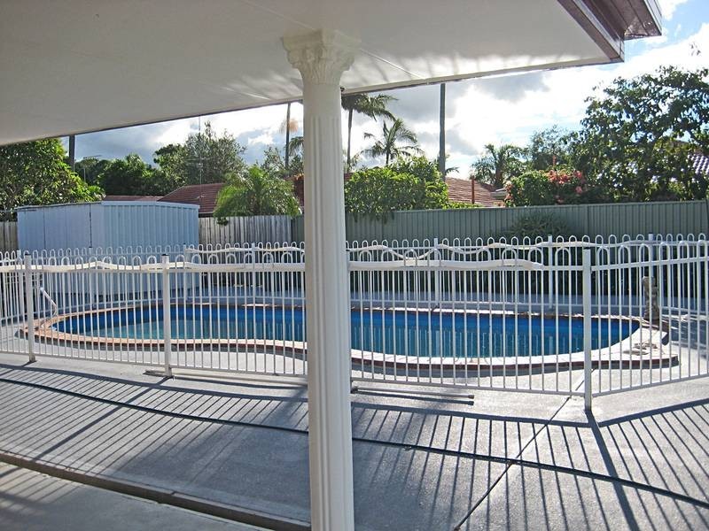 15 Carolina Close, Elanora QLD 4221