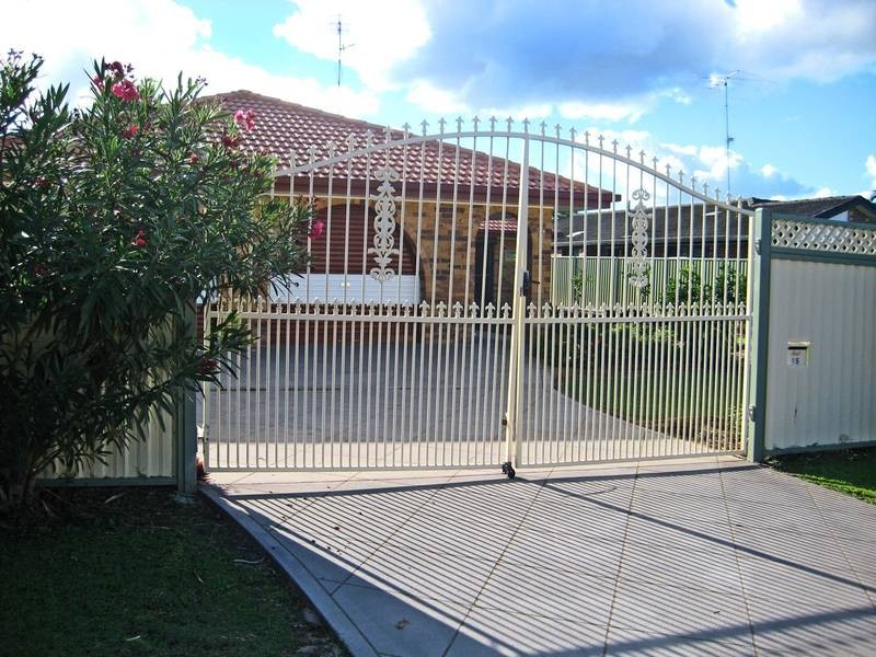 15 Carolina Close, Elanora QLD 4221