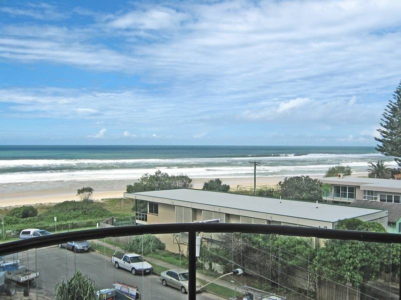 4/3 Twenty Seventh Avenue, Palm Beach QLD 4221