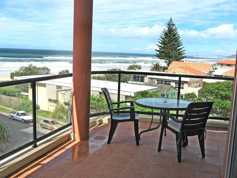 4/3 Twenty Seventh Avenue, Palm Beach QLD 4221