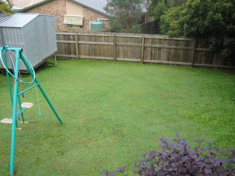 13 Ballidu Close, Elanora QLD 4221