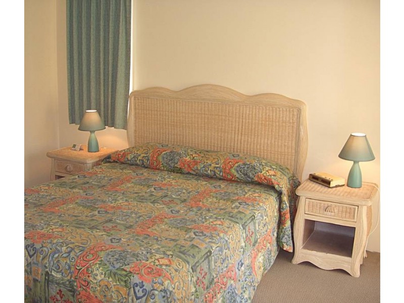 15/16 Djerral Avenue, Burleigh Heads QLD 4220