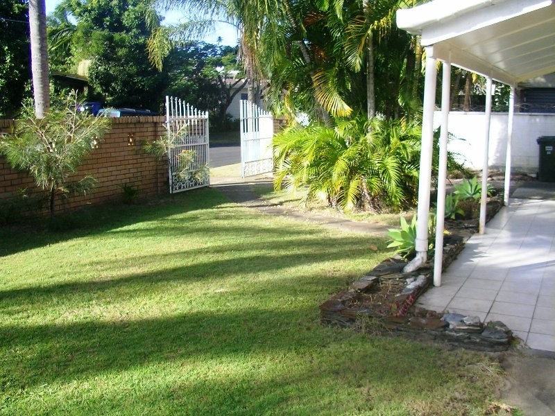 24 Elanora Street, Burleigh Heads QLD 4220