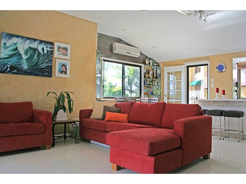17 Daisy Street, Elanora QLD 4221