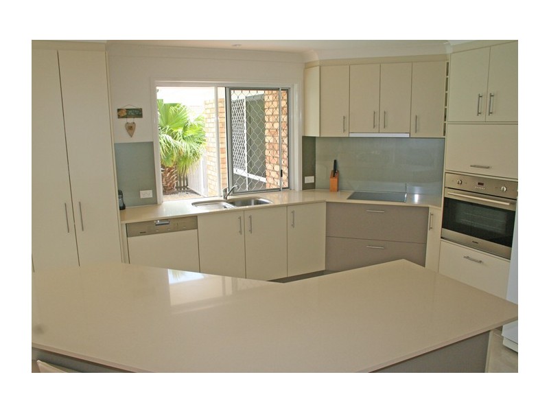 Elanora QLD 4221