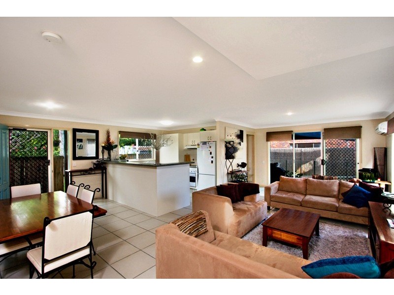 2/436 Cypress Terrace North, Palm Beach QLD 4221