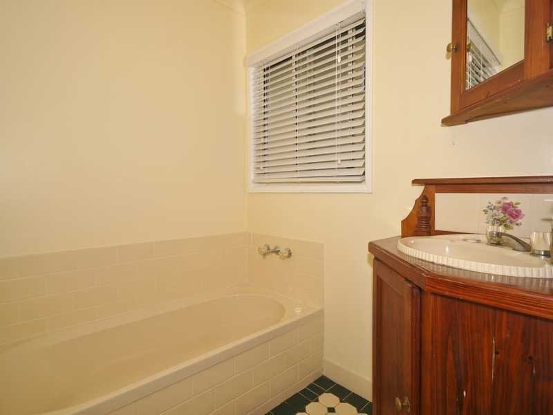 7 Love Street, Currumbin Waters QLD 4223