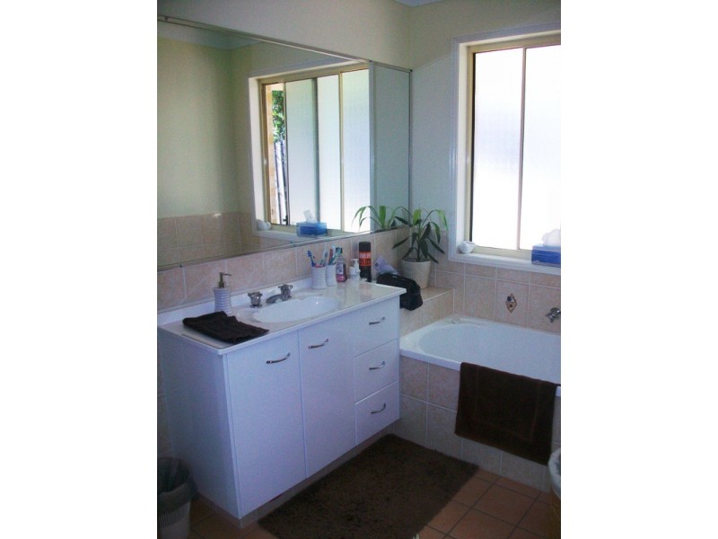 19 Laurina Court, Elanora QLD 4221