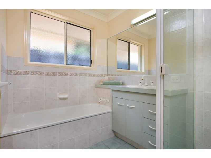 6 Wyara Close, Elanora QLD 4221