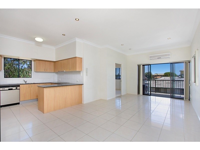 9/2008 Gold Coast Highway, Miami QLD 4220