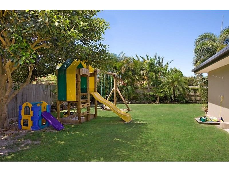 11 Sequoia Close, Elanora QLD 4221