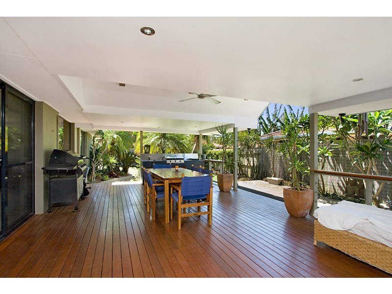 11 Sequoia Close, Elanora QLD 4221