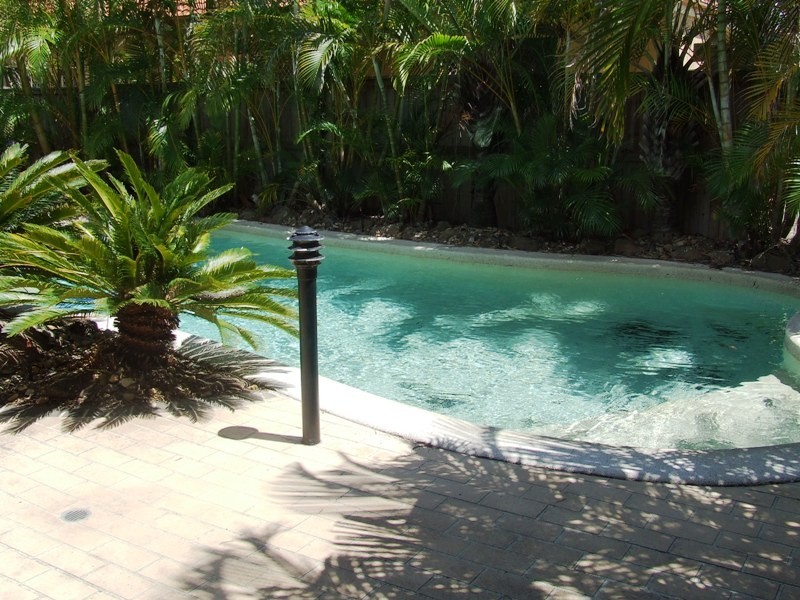 5 Lanai Drive, Burleigh Waters QLD 4220