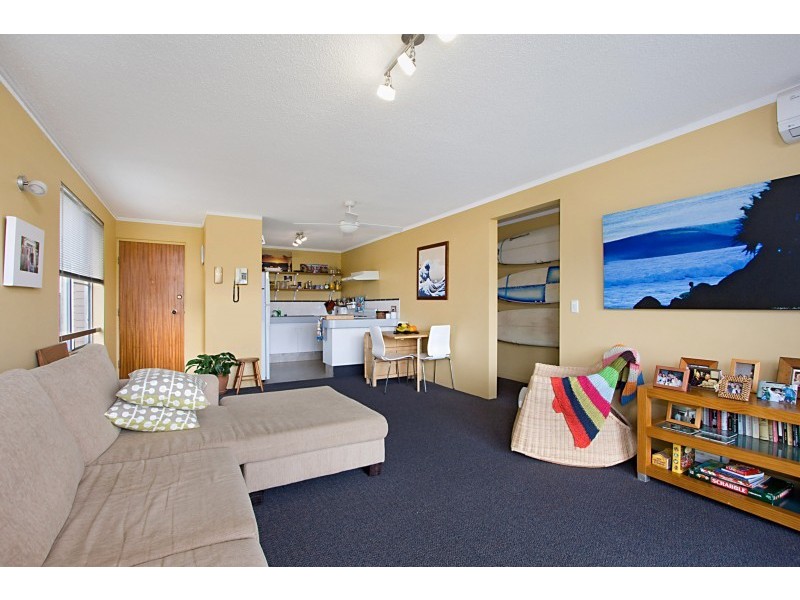 5/8 Nyrang Avenue, Palm Beach QLD 4221