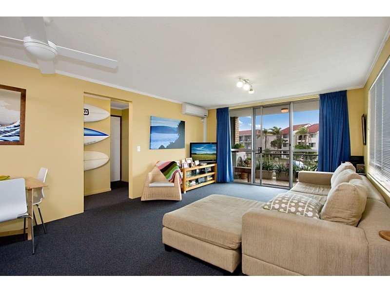 5/8 Nyrang Avenue, Palm Beach QLD 4221