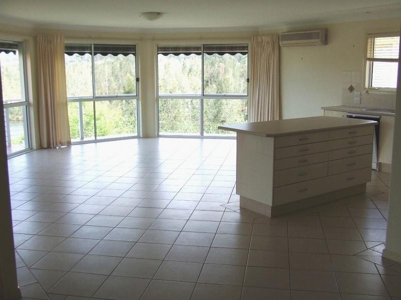 8 Nyoka Court, Elanora QLD 4221