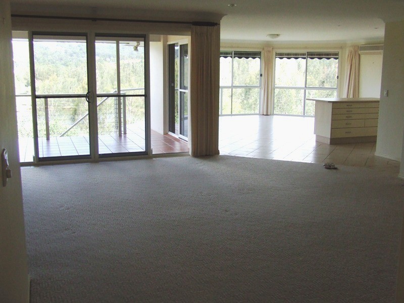 8 Nyoka Court, Elanora QLD 4221