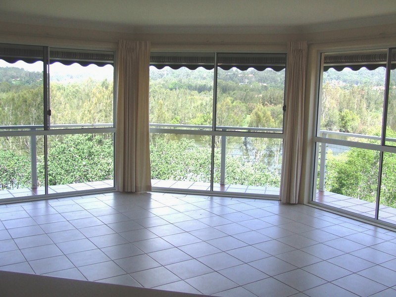 8 Nyoka Court, Elanora QLD 4221