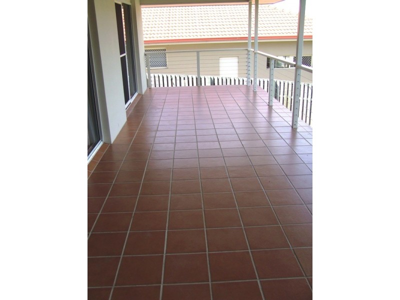 8 Nyoka Court, Elanora QLD 4221