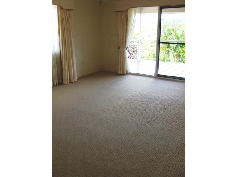 8 Nyoka Court, Elanora QLD 4221