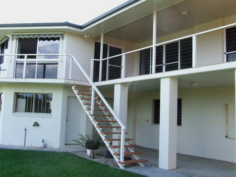 8 Nyoka Court, Elanora QLD 4221