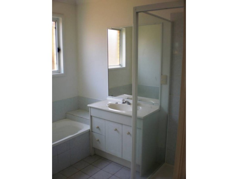 16 Zinnea Street, Elanora QLD 4221