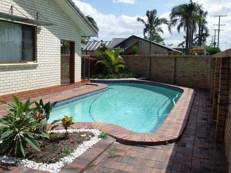 2 Myrtle Court, Palm Beach QLD 4221