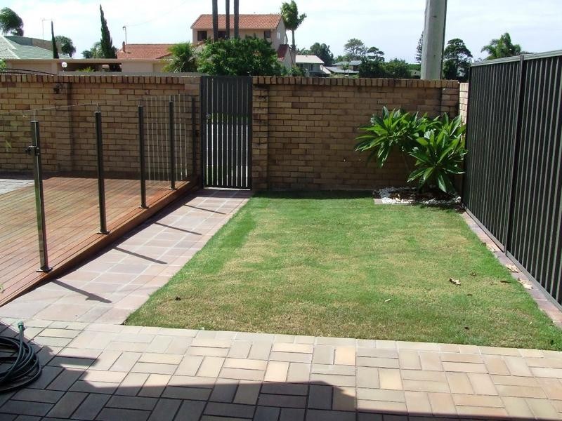 2 Myrtle Court, Palm Beach QLD 4221