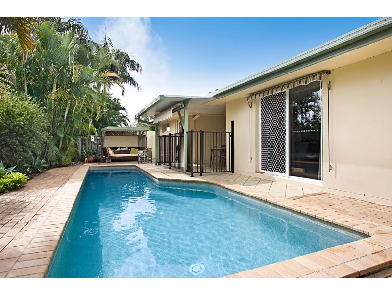 1 Kalmia Court, Elanora QLD 4221