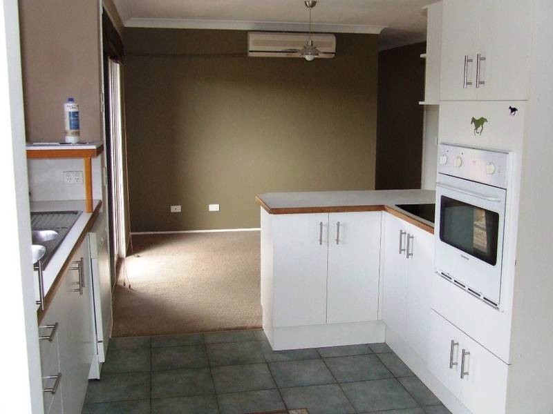 26 Kalmia Court, Elanora QLD 4221