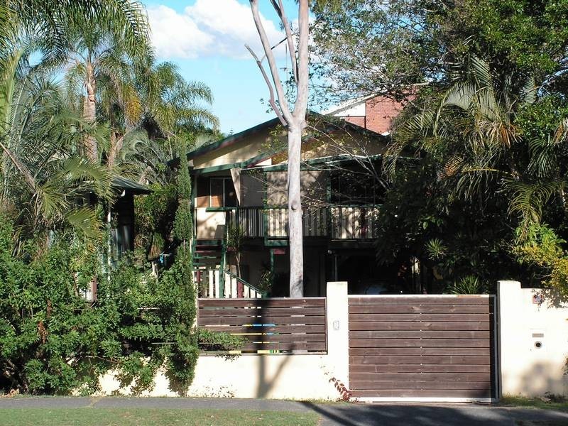 16 Fifteenth Avenue, Palm Beach QLD 4221