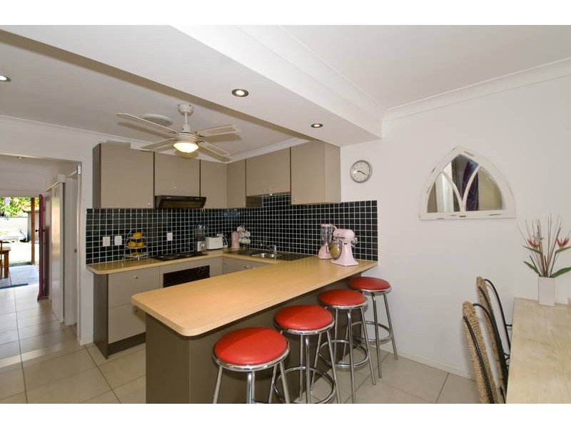 1 & 2/32 Sarawak Avenue, Palm Beach QLD 4221