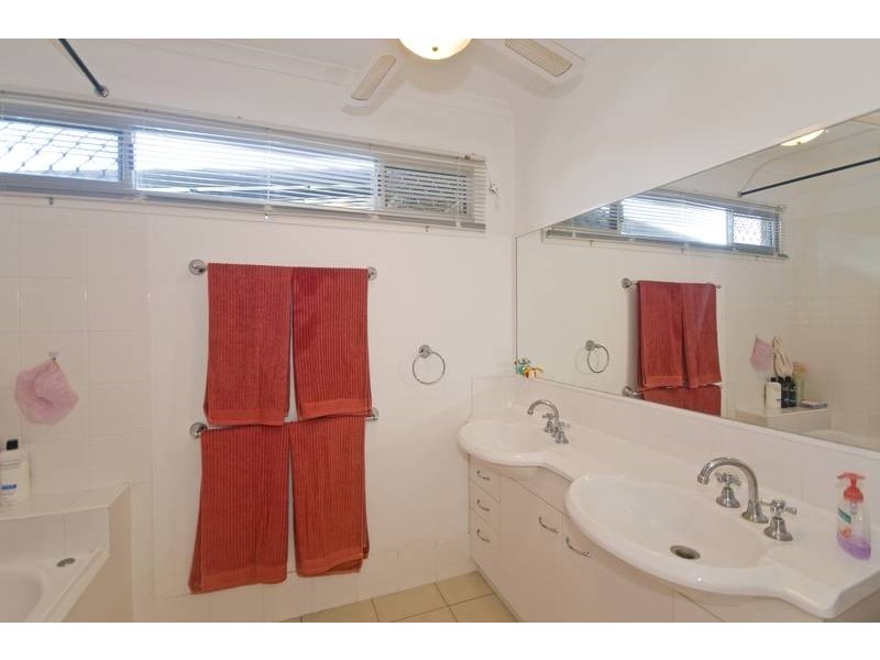 1 & 2/32 Sarawak Avenue, Palm Beach QLD 4221