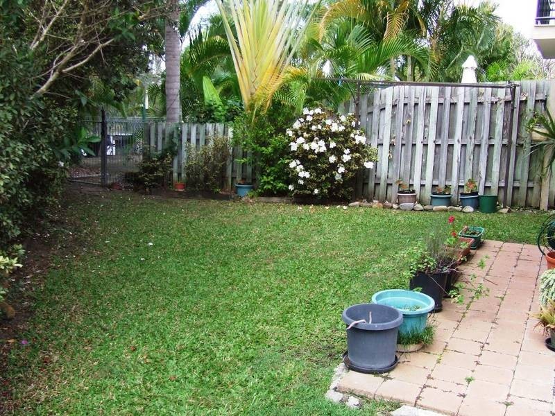 1/40 Sunbird Street, Burleigh Waters QLD 4220