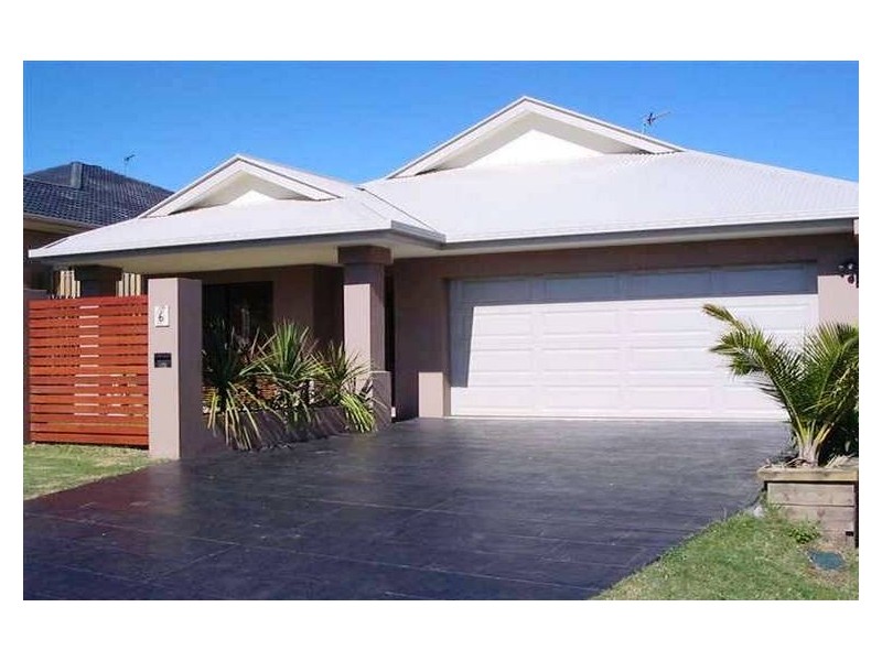 6 Lantau Crescent, Varsity Lakes QLD 4227