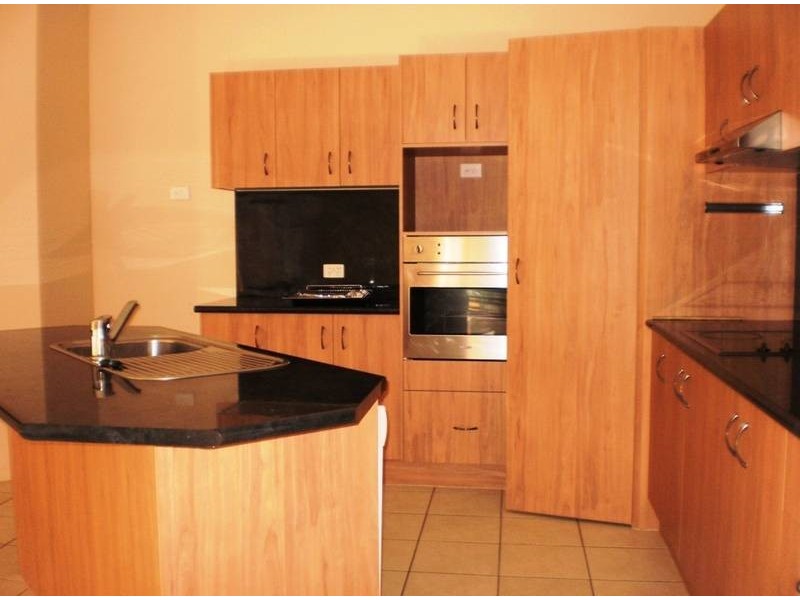 6 Lantau Crescent, Varsity Lakes QLD 4227