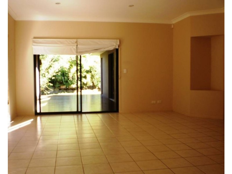 6 Lantau Crescent, Varsity Lakes QLD 4227