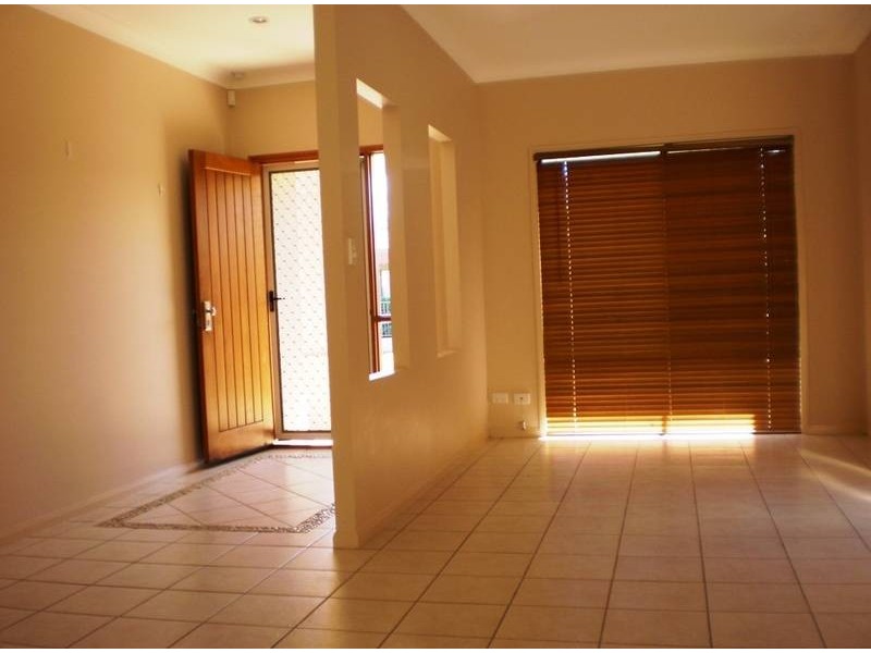 6 Lantau Crescent, Varsity Lakes QLD 4227