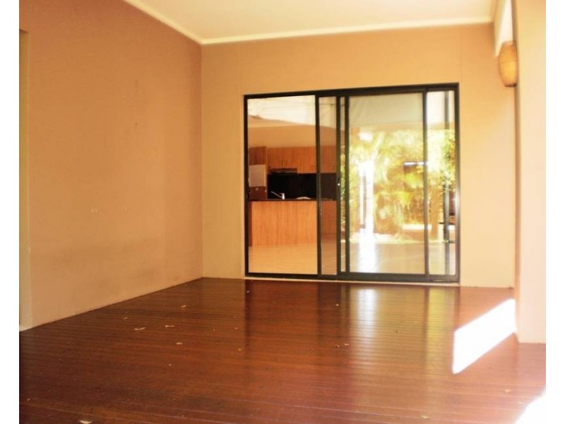 6 Lantau Crescent, Varsity Lakes QLD 4227