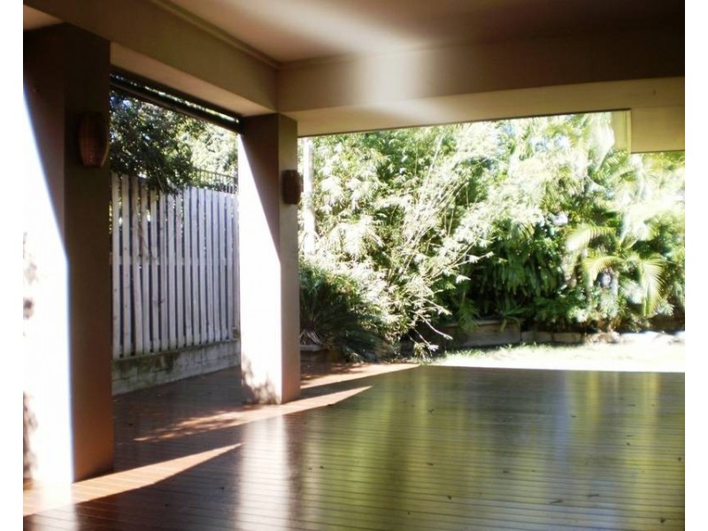 6 Lantau Crescent, Varsity Lakes QLD 4227