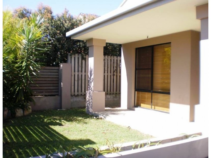 6 Lantau Crescent, Varsity Lakes QLD 4227