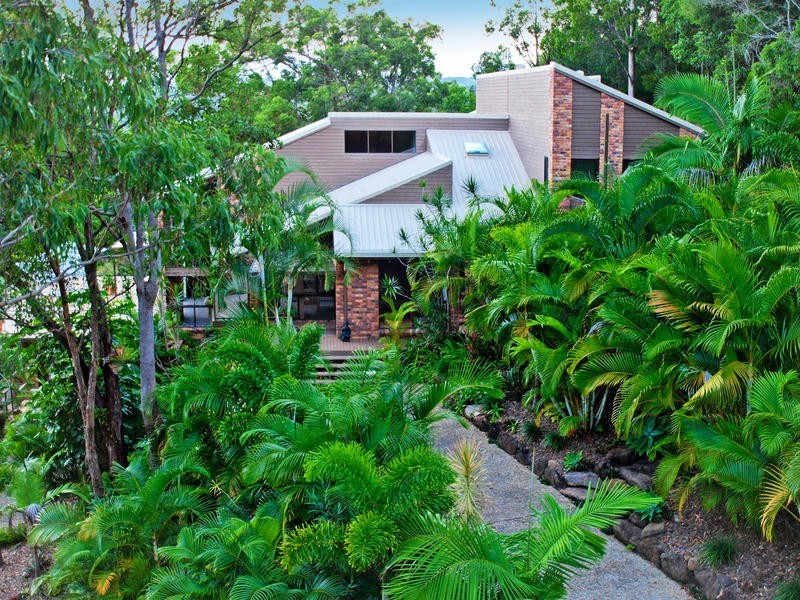 208 Tierney Drive, Currumbin Waters QLD 4223